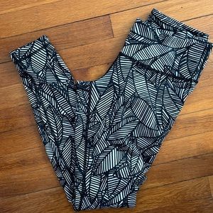 Lululemon patterned leggings size 8